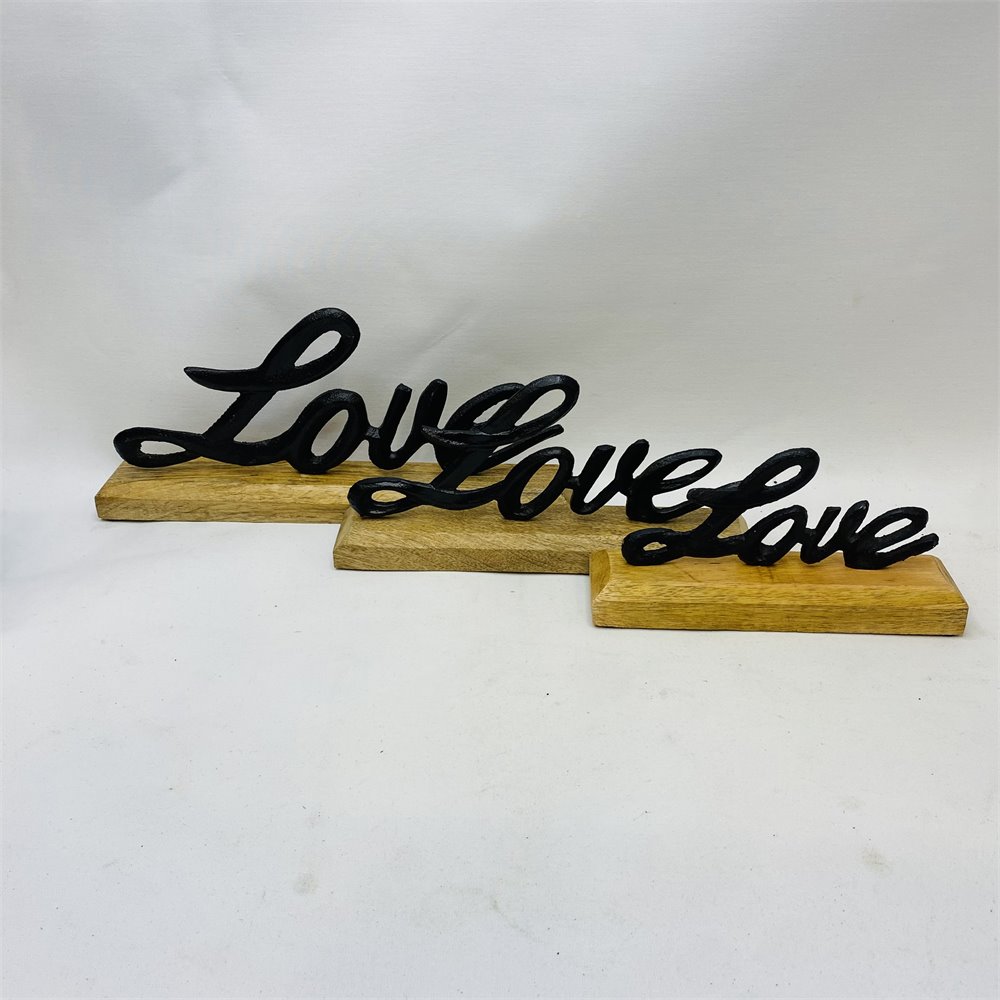 Love שחור